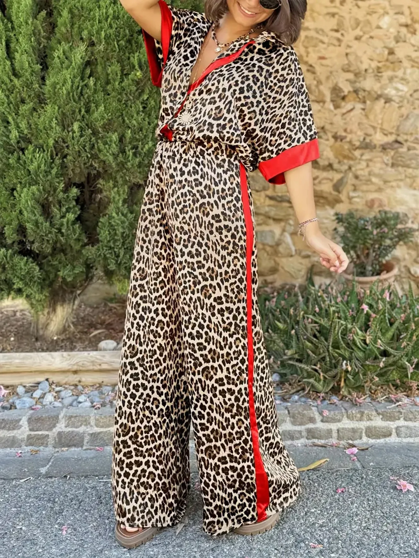 Damen Elegante und Bequeme Leinen-Jumpsuit mit Leopardenmuster und Kontraststreifen Heidi-Mode - Image 4