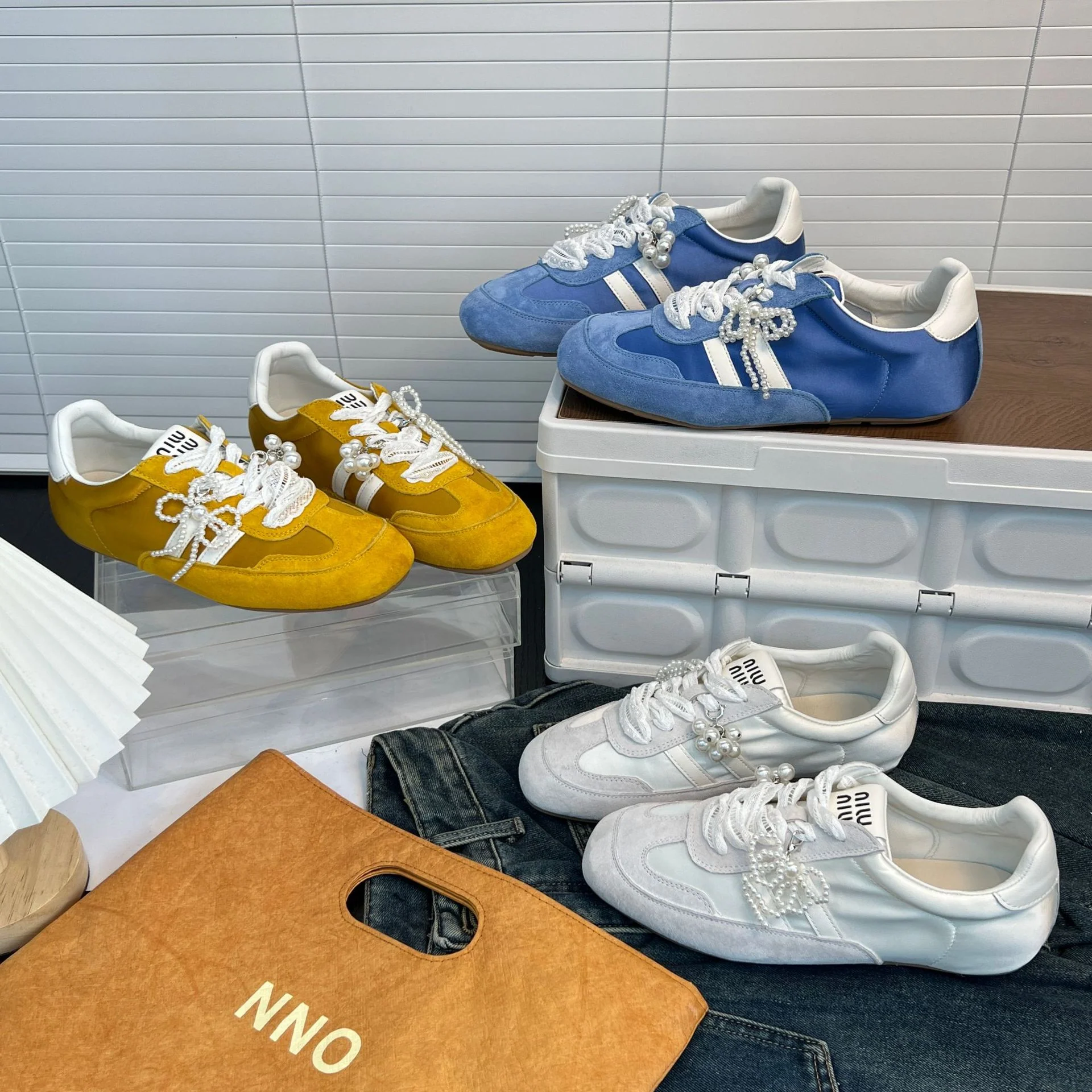 Damen elegante und modische Sneakers mit dekorativen Perlenapplikationen Heidi Mode - Image 4