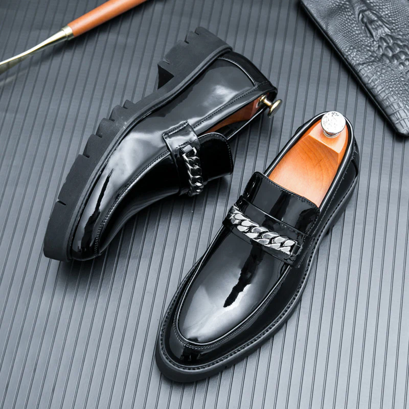 Damen Elegante und stilvolle Mokassins mit Ketten-Detail Heidi Mode - Image 3