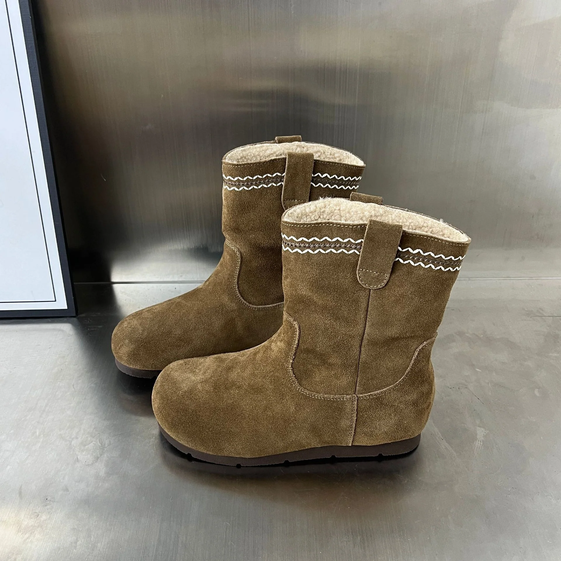 Damen Elegante Wildleder-Stiefel mit warmem Innenfutter und dekorativen Nähten Heidi Mode - Image 7