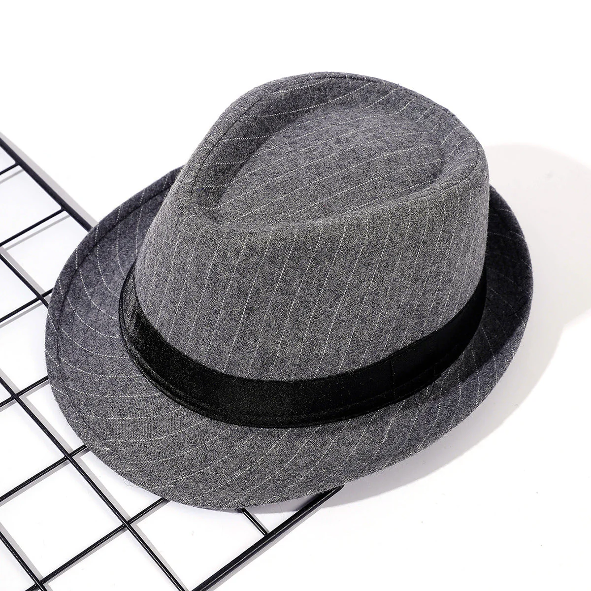 Damen Eleganter Fedora-Hut mit Gestreiftem Design und Modischem Samtband Heidi-Mode - Image 3