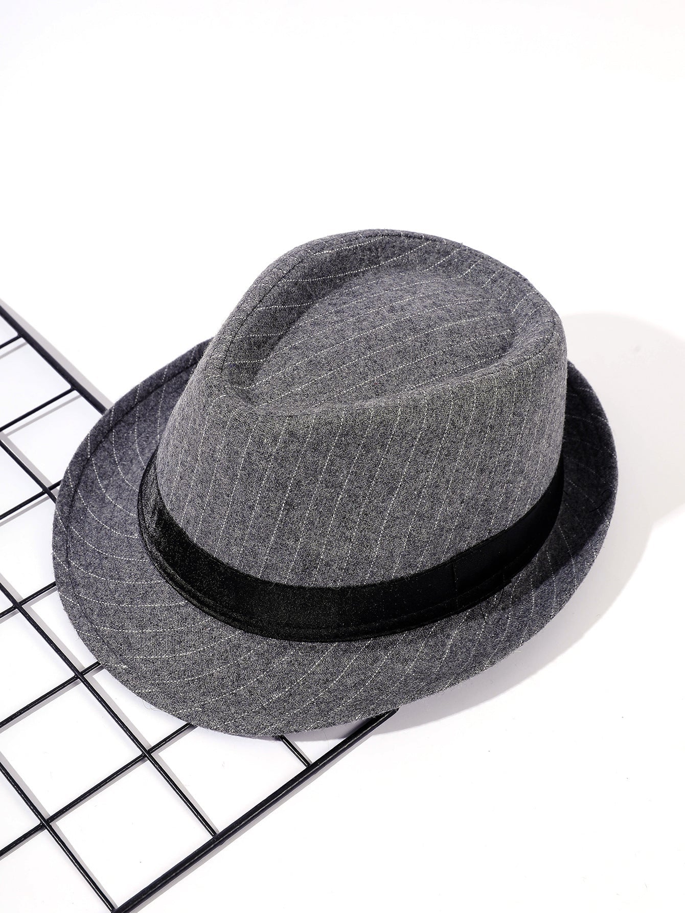Damen Eleganter Fedora-Hut mit Gestreiftem Design und Modischem Samtband Heidi-Mode - Image 4