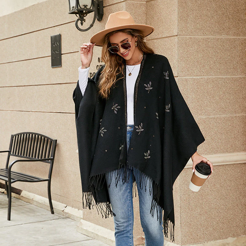 Damen Eleganter Poncho mit Floralem Stickmuster und Fransigen Kanten Heidi-Mode - Image 8