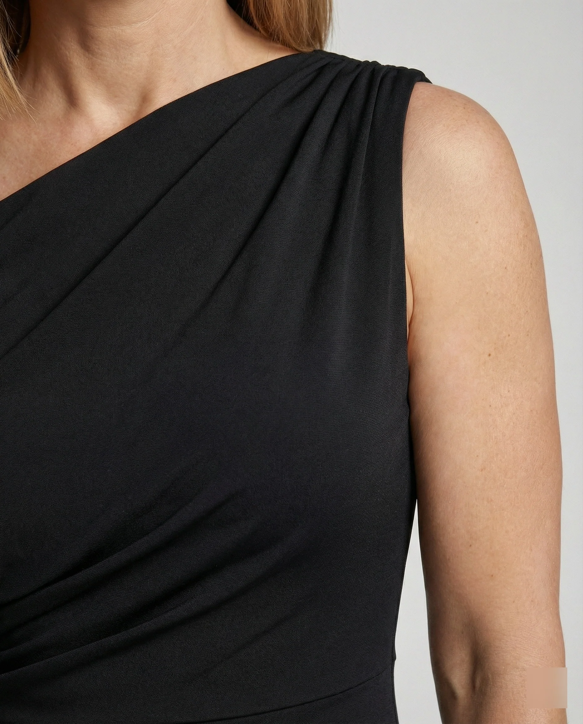 Figurbetontes elegantes Abendkleid asymmetrisch - Image 4