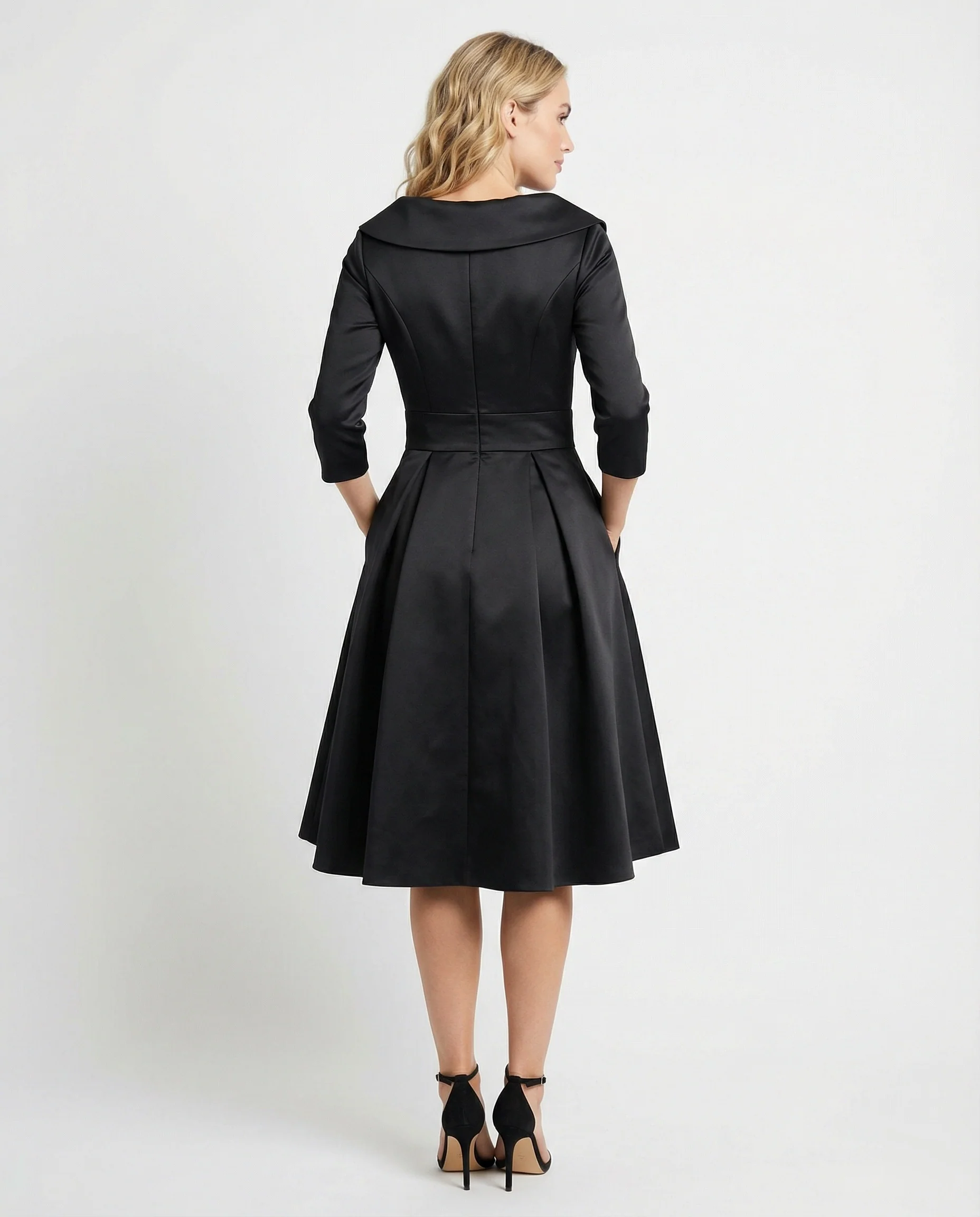 Elegantes Wickelkleid mit breitem Kragen - Image 3
