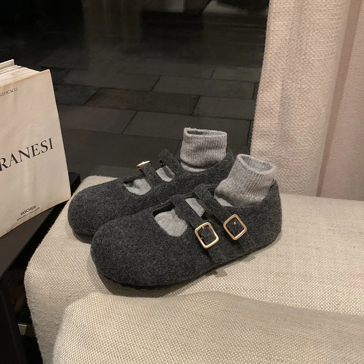 Damen Filzhausschuhe mit verstellbarem Riemen und komfortablem Fußbett Heidi Mode - Image 5