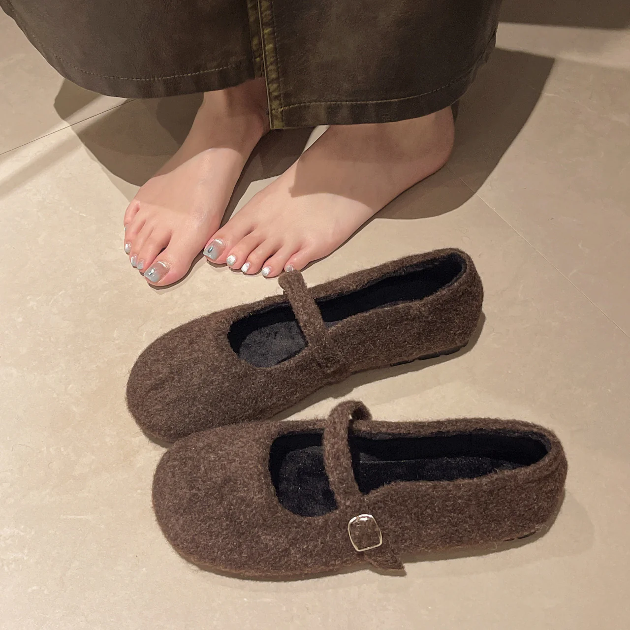 Damen Filzschuhe mit elegantem Riemchen und bequemer Sohle Heidi Mode - Image 2