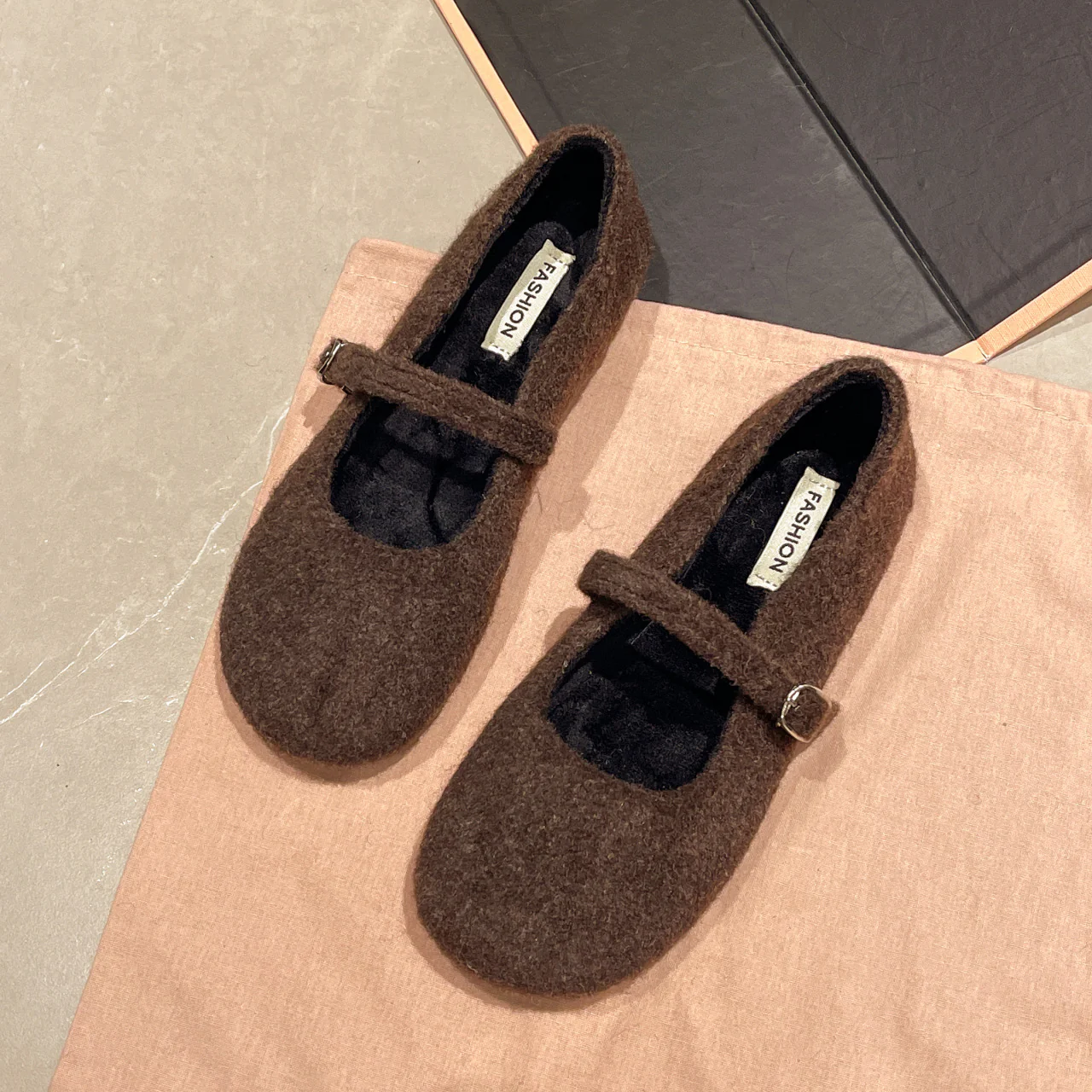 Damen Filzschuhe mit elegantem Riemchen und bequemer Sohle Heidi Mode - Image 7