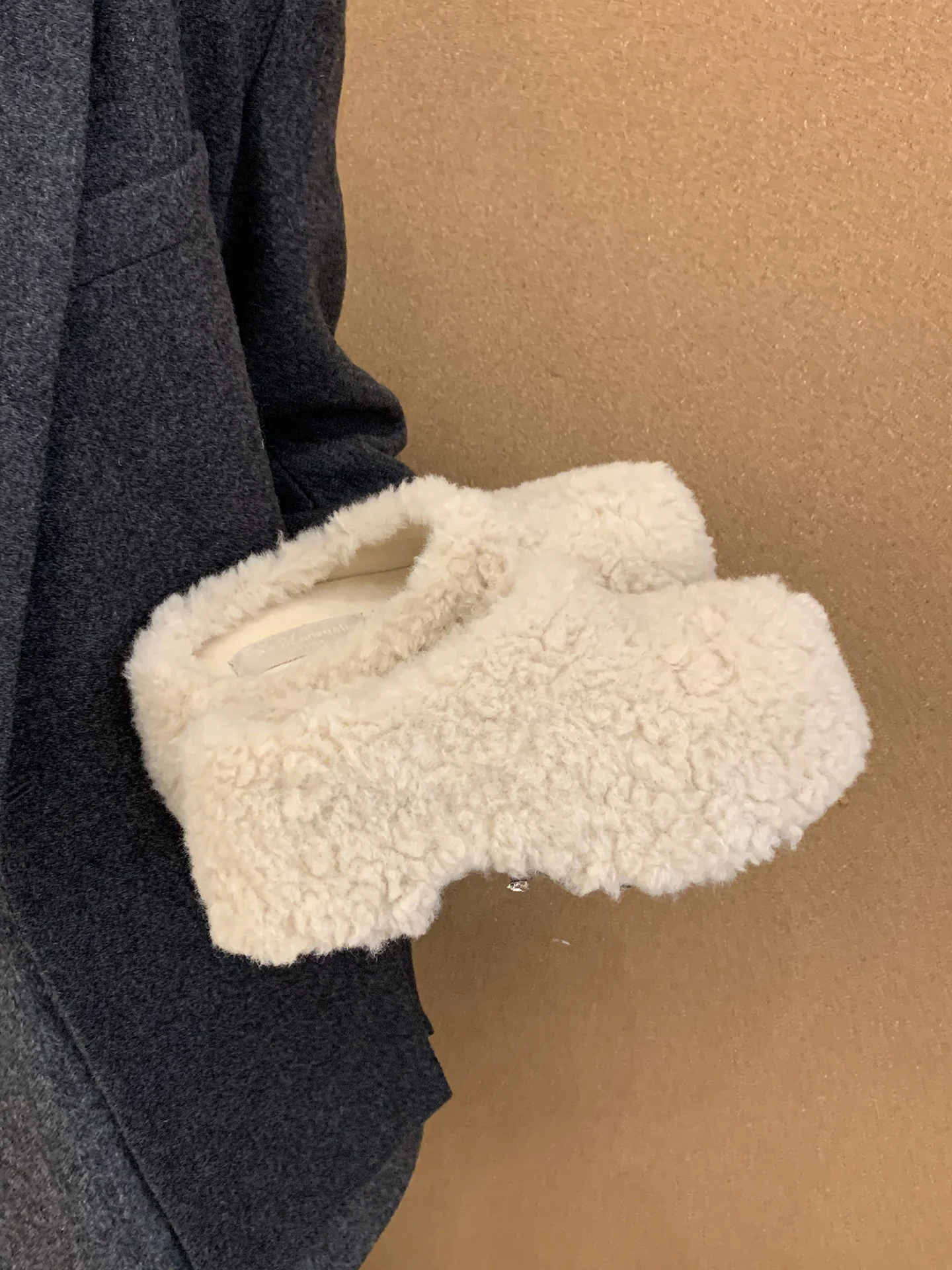 Damen Flauschige Hausschuhe aus hochwertiger Wolle Heidi Mode - Image 9