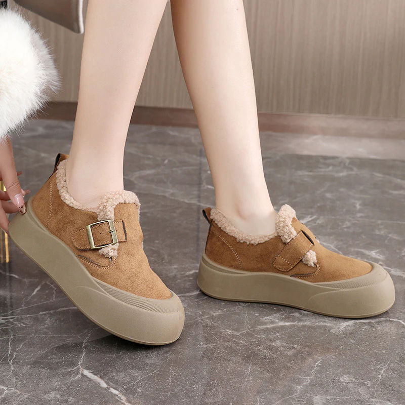 Damen Flauschige Slipper mit praktischer Schnalle Heidi Mode - Image 3
