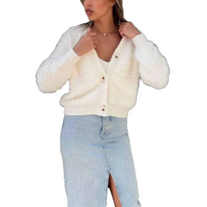 Strickjacke Damen flauschig mit Knopfdetails und weichen Ärmeln - Image 5