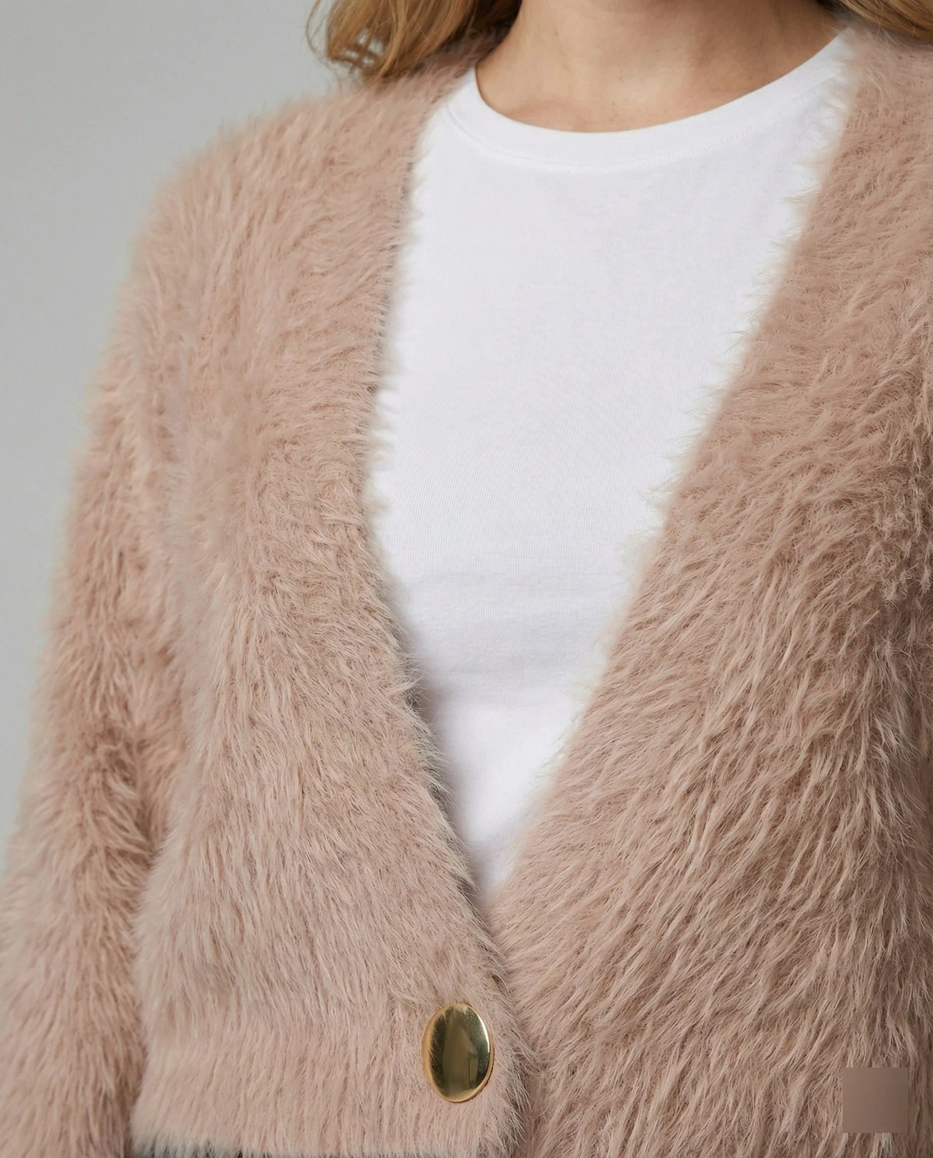 Strickjacke Damen flauschig oversized aus weichem Material - Image 4