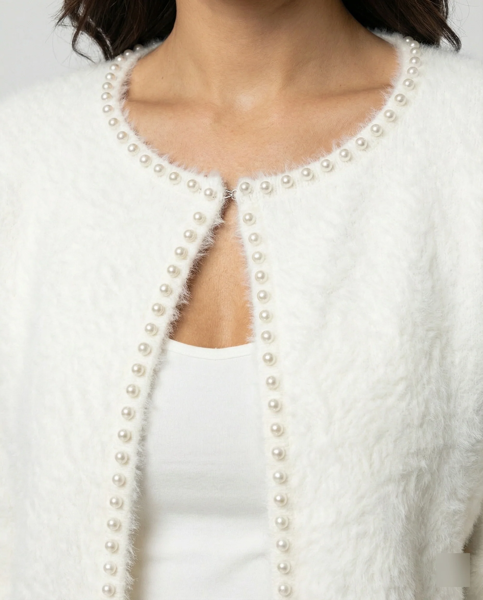 Strickjacke Damen flauschig mit Perlenverzierung - Image 4
