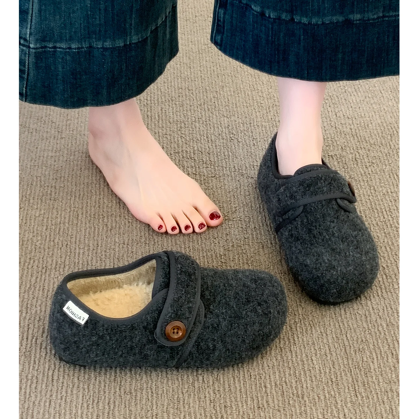 Damen Fleece Clogs mit praktischem Knopfverschluss und rutschfester Sohle Heidi Mode - Image 3