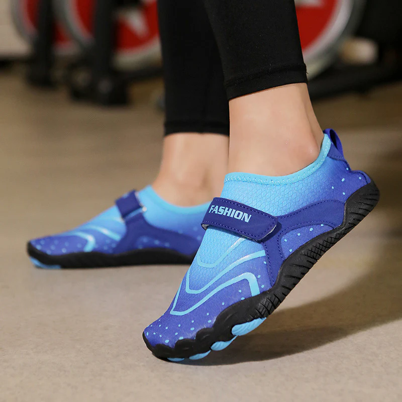 Damen Flexible Aquaschuhe mit verstellbarem Klettverschluss und rutschfester Sohle Heidi Mode - Image 2