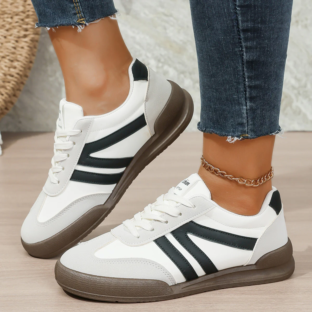 Damen Freizeit-Sneaker mit atmungsaktiver Obermaterialkombination und rutschfester Sohle Heidi Mode - Image 4
