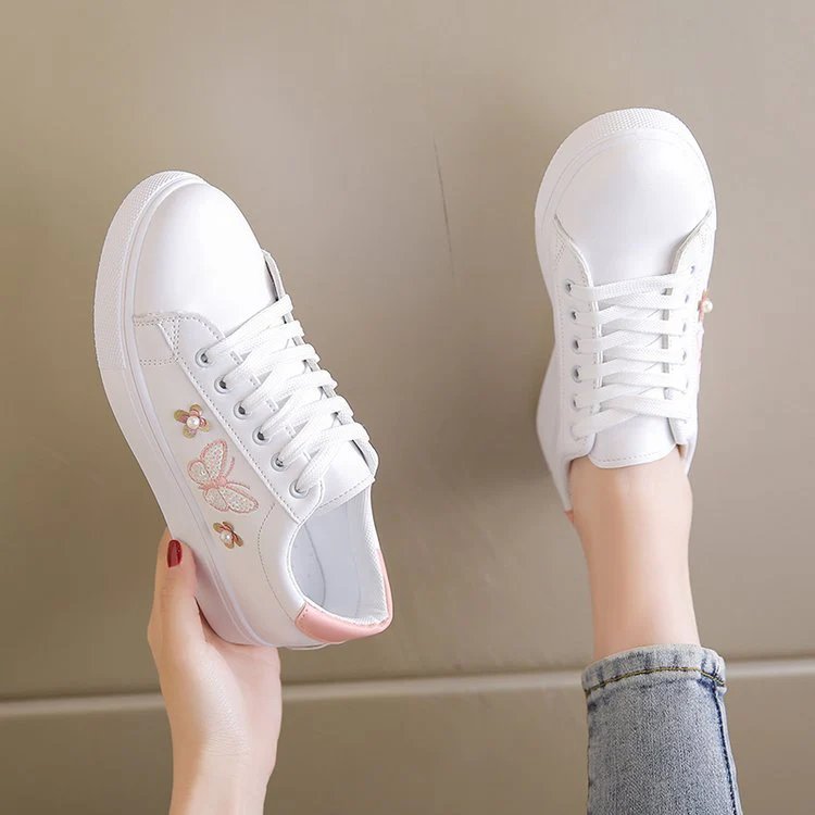 Damen Freizeit Sneakers mit verspieltem Schmetterlings- und Blumenmotiv Heidi Mode - Image 4