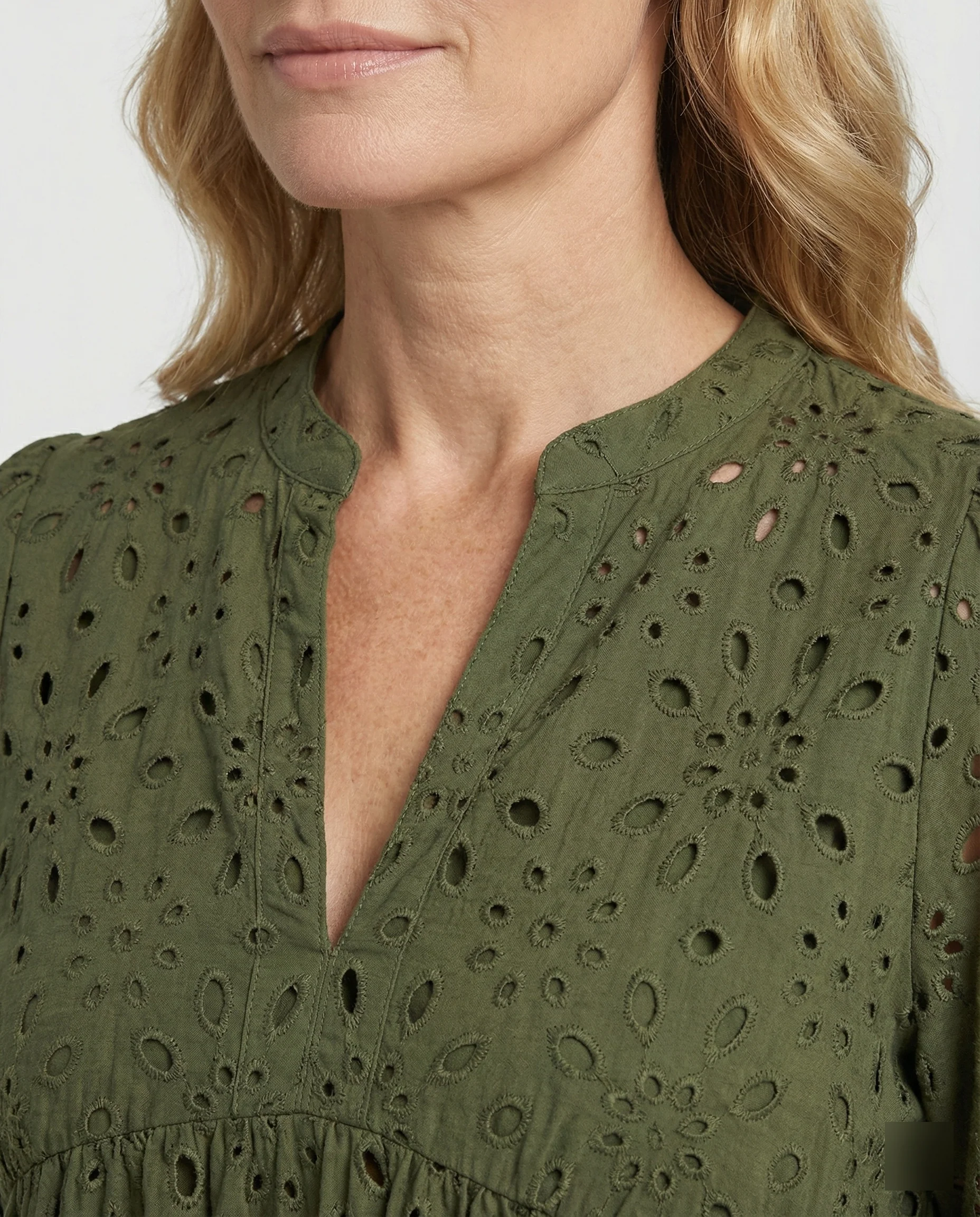 Freizeitkleid Damen mit Lochmuster - Image 4