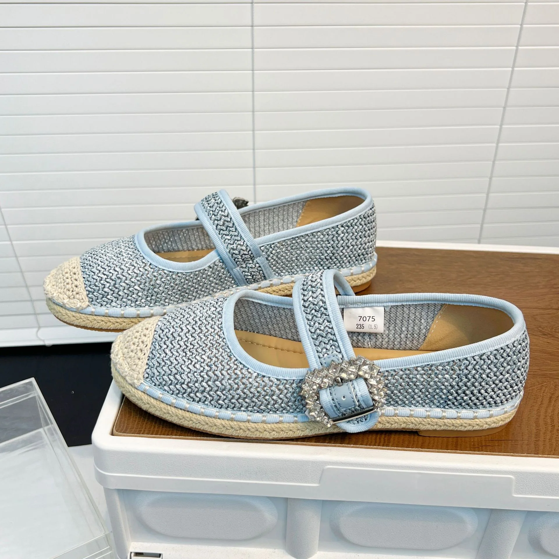 Damen Geblümte Slipper mit funkelnder Schnallenverzierung Heidi Mode - Image 12
