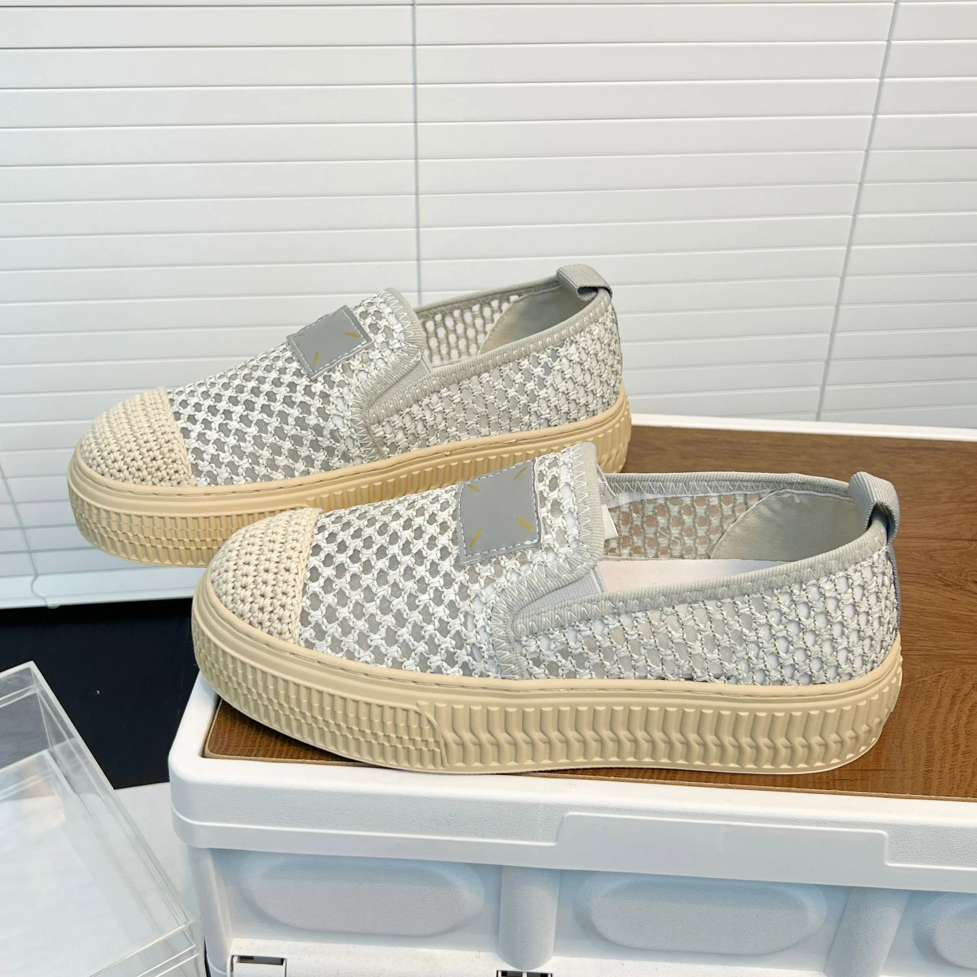 Damen Geblümte Slipper mit funkelnder Schnallenverzierung Heidi Mode - Image 14