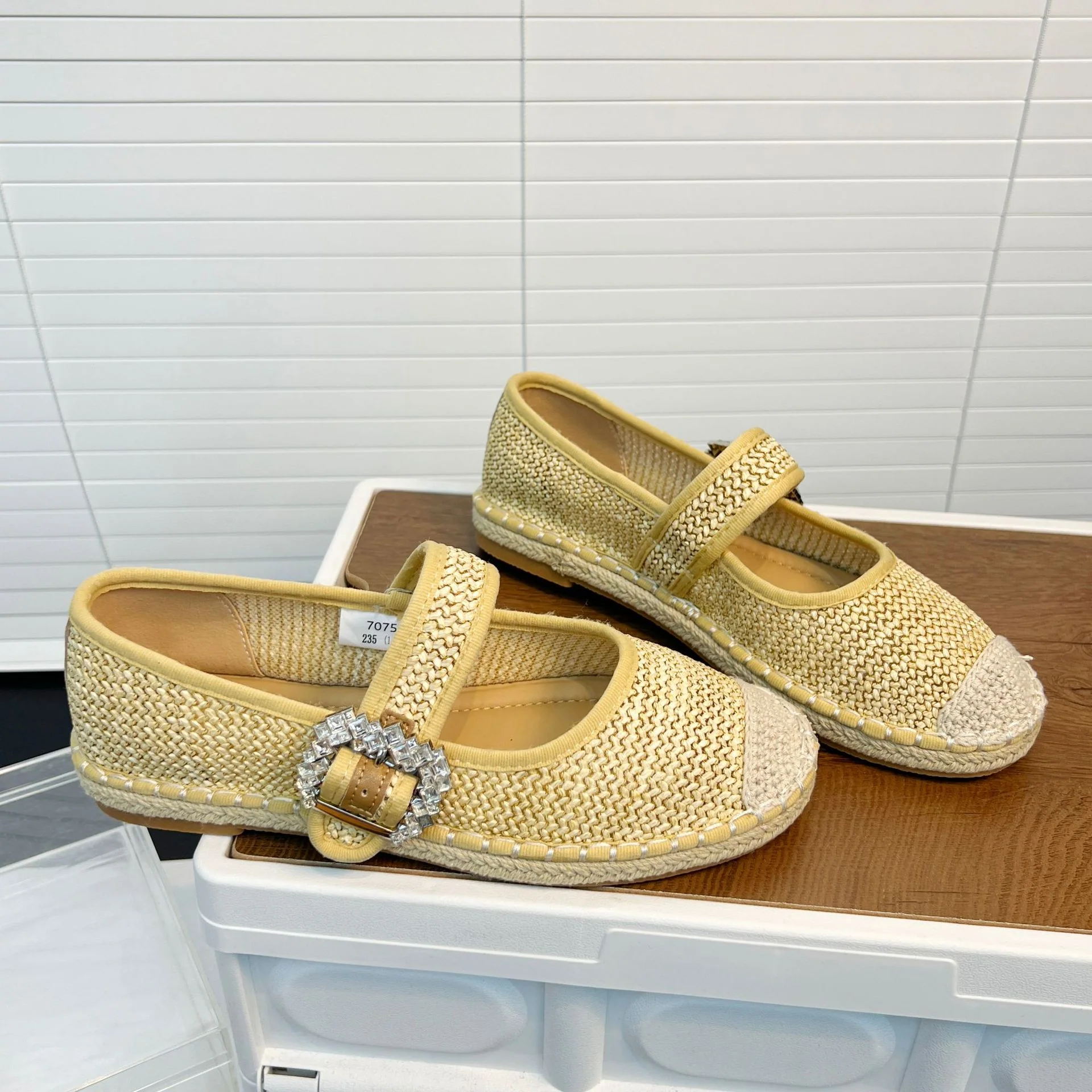 Damen Geblümte Slipper mit funkelnder Schnallenverzierung Heidi Mode - Image 7