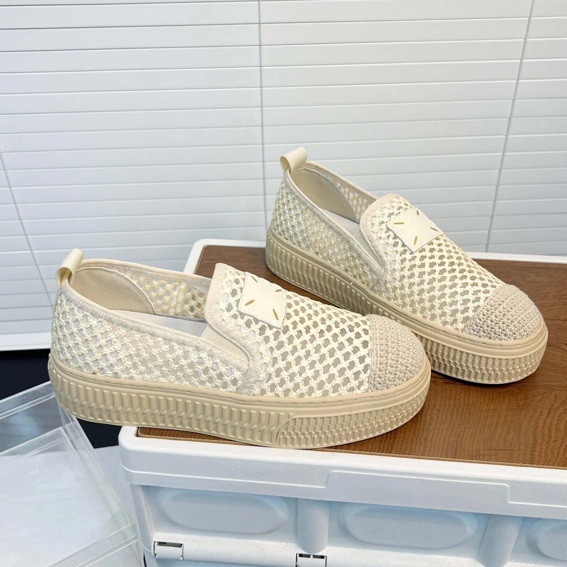 Damen Geblümte Slipper mit funkelnder Schnallenverzierung Heidi Mode - Image 8