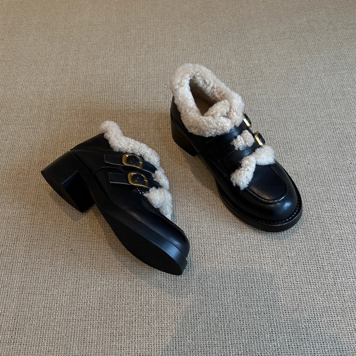 Damen gefütterte Clogs mit dekorativen Schnallen und weichem Kunstfellkragen Heidi Mode - Image 4