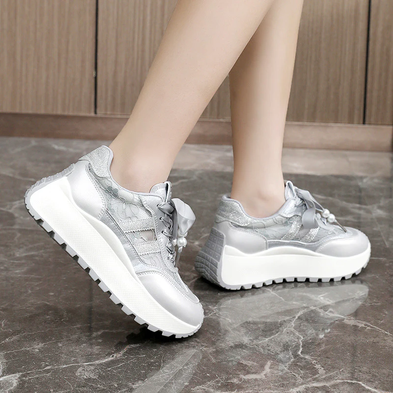 Damen Gemusterte Plateau-Sneaker mit eleganten Schnürdetails Heidi Mode - Image 3