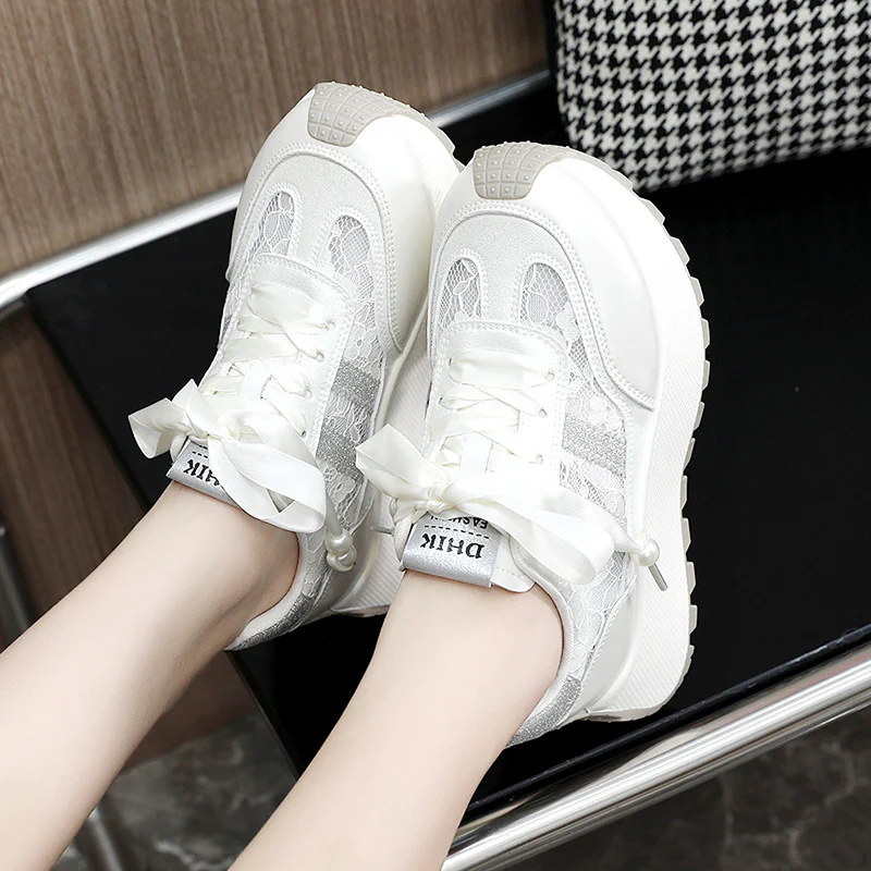 Damen Gemusterte Plateau-Sneaker mit eleganten Schnürdetails Heidi Mode - Image 4