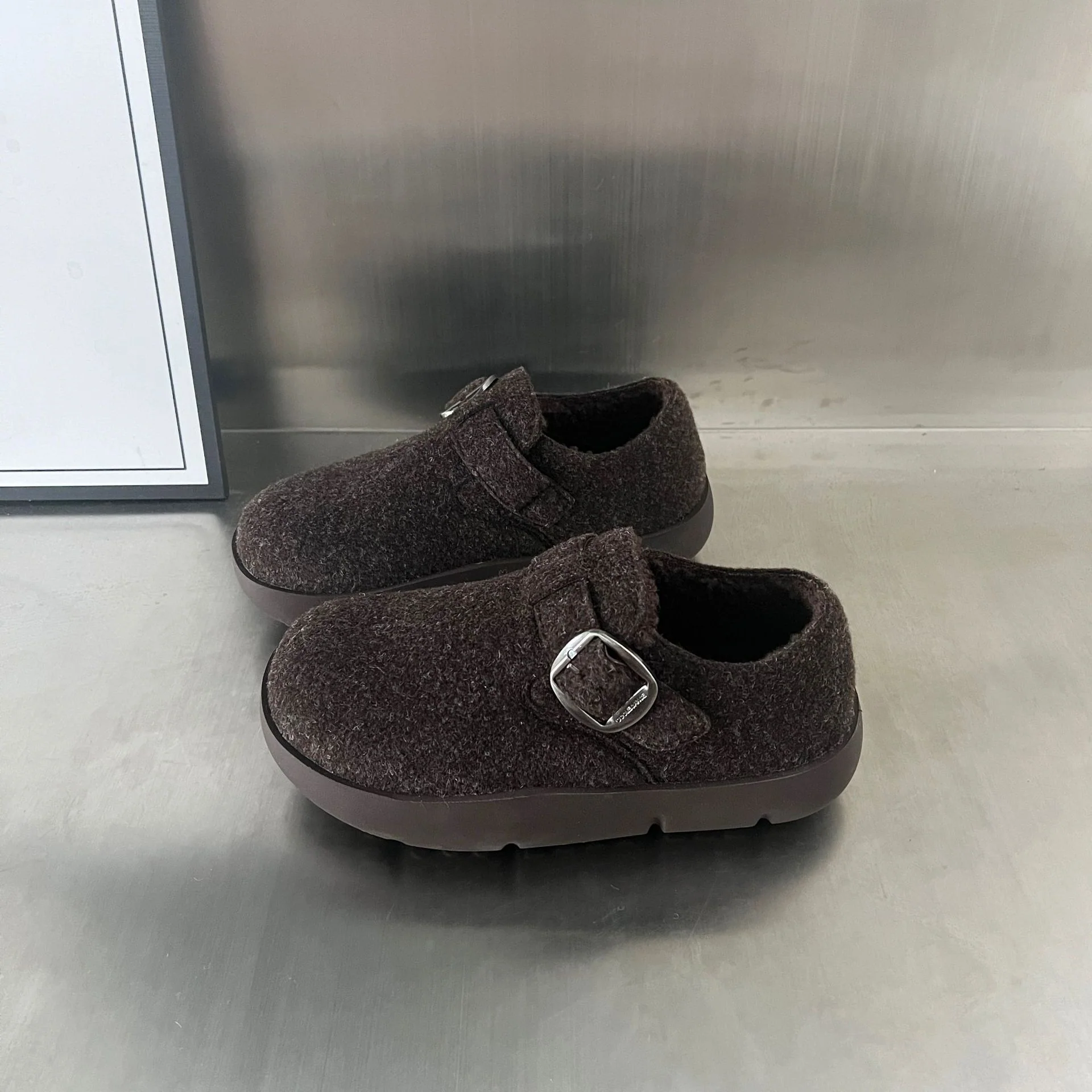 Damen gemütliche Clogs mit modischer Schnallenverzierung Heidi Mode - Image 2