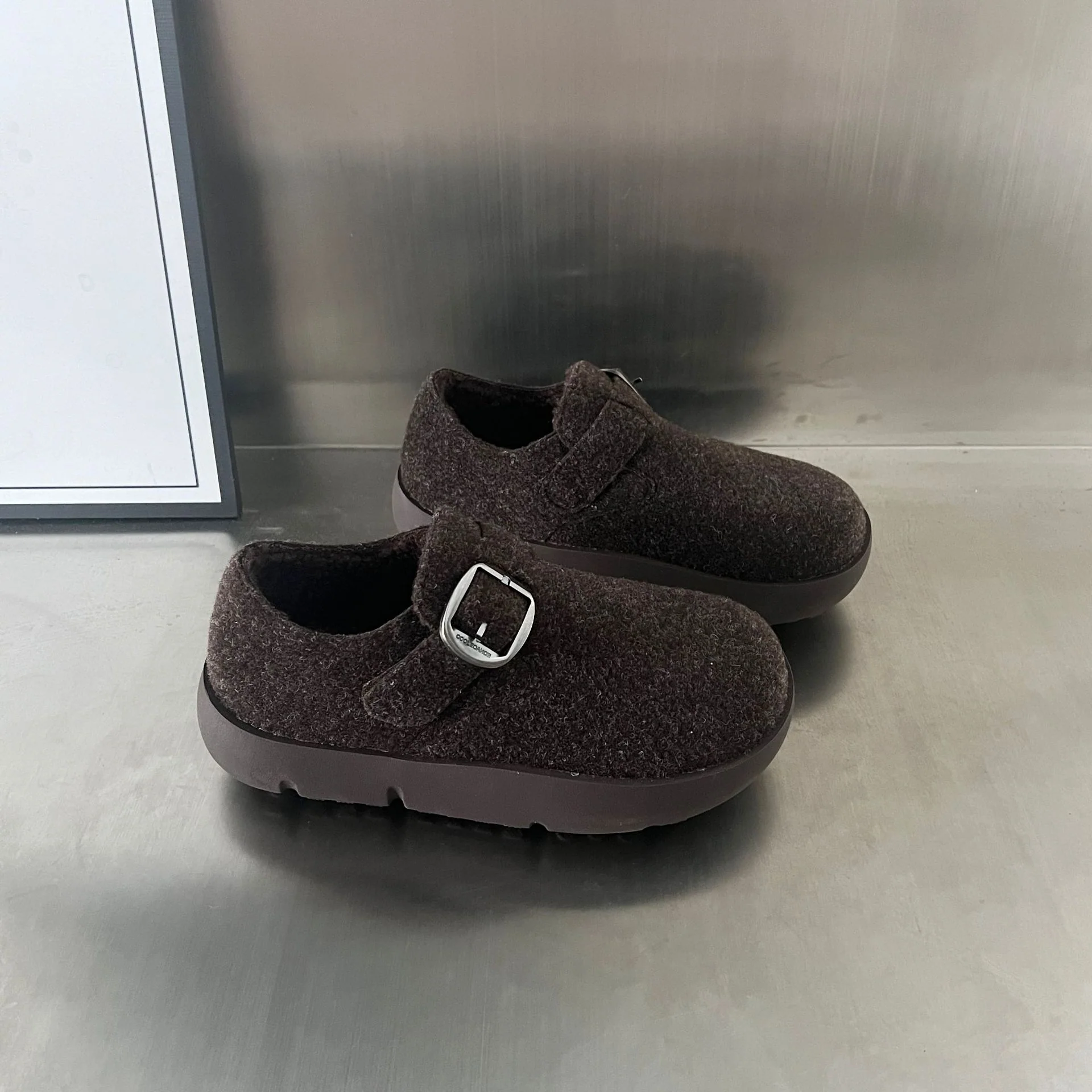 Damen gemütliche Clogs mit modischer Schnallenverzierung Heidi Mode - Image 4