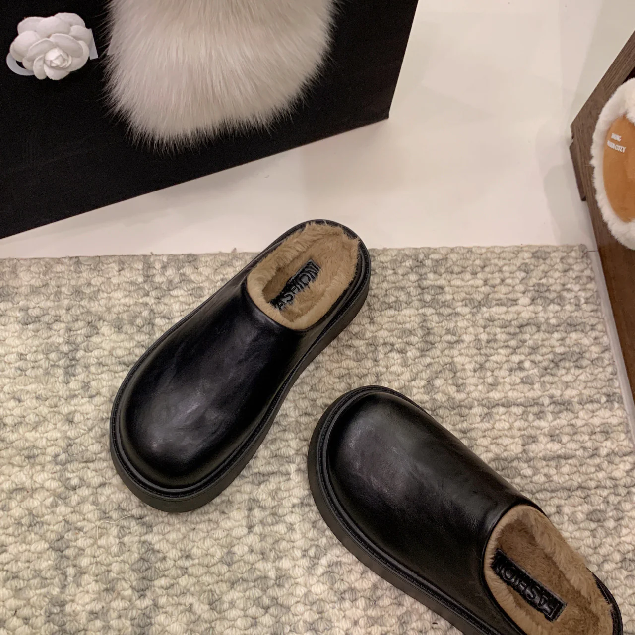 Damen gemütliche Fleece-Clogs mit rutschfester Sohle sowie weichem Kunstfell-Innenfutter Heidi Mode - Image 3