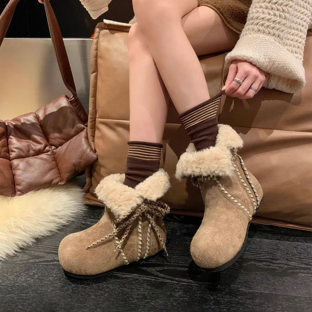 Damen gemütliche Hausschuhe mit stimmungsvollem Schnürdesign Heidi Mode - Image 2