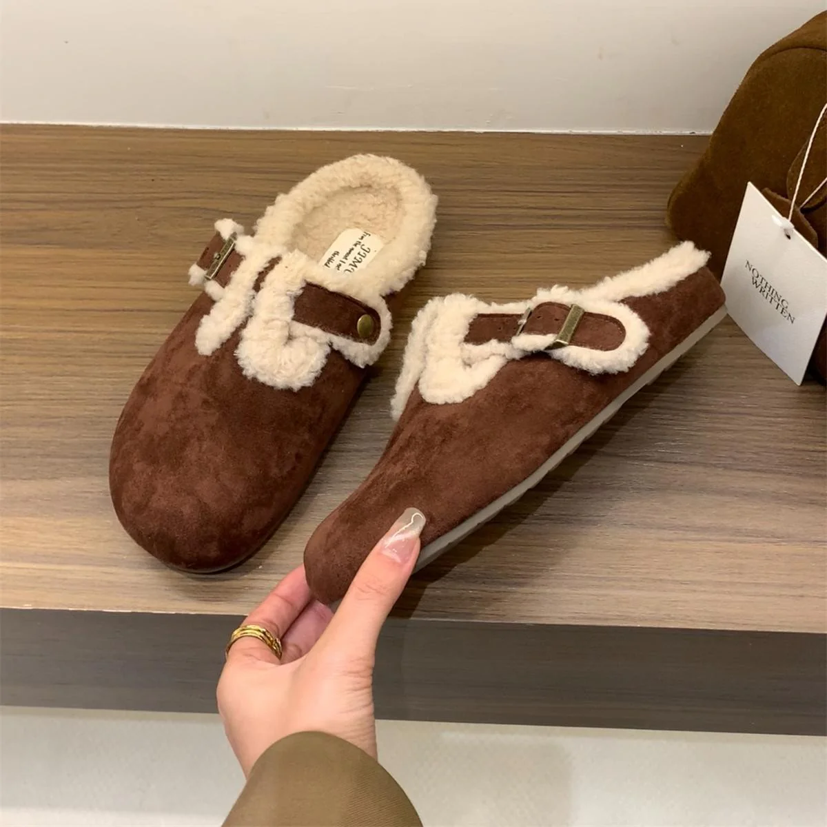 Damen Gemütliche Hausschuhe mit weichem Fleecefutter und dekorativem Schnallenverschluss Heidi Mode - Image 6