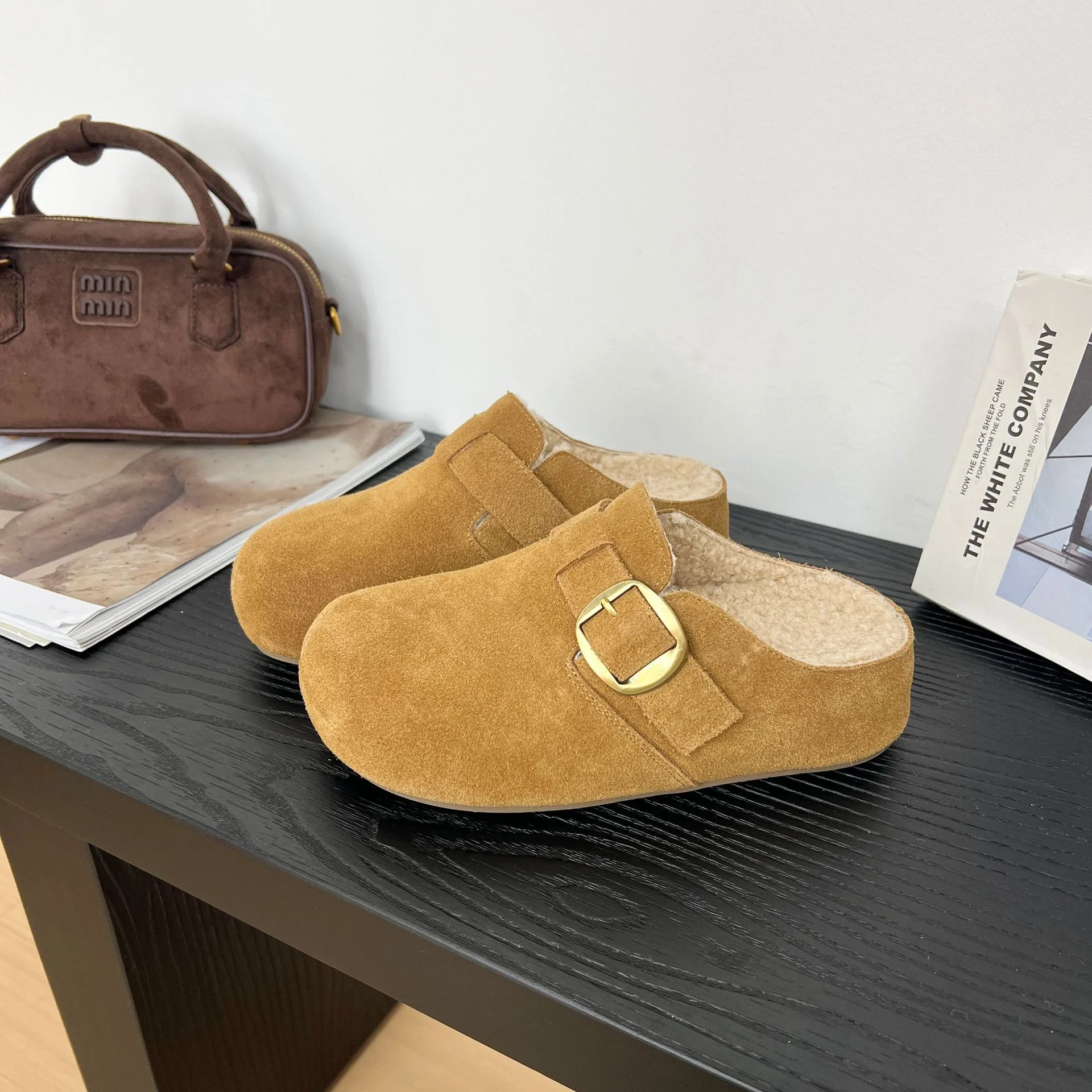 Damen Gepolsterte Wildleder-Clogs mit praktischer Schnallenverzierung Heidi Mode - Image 7