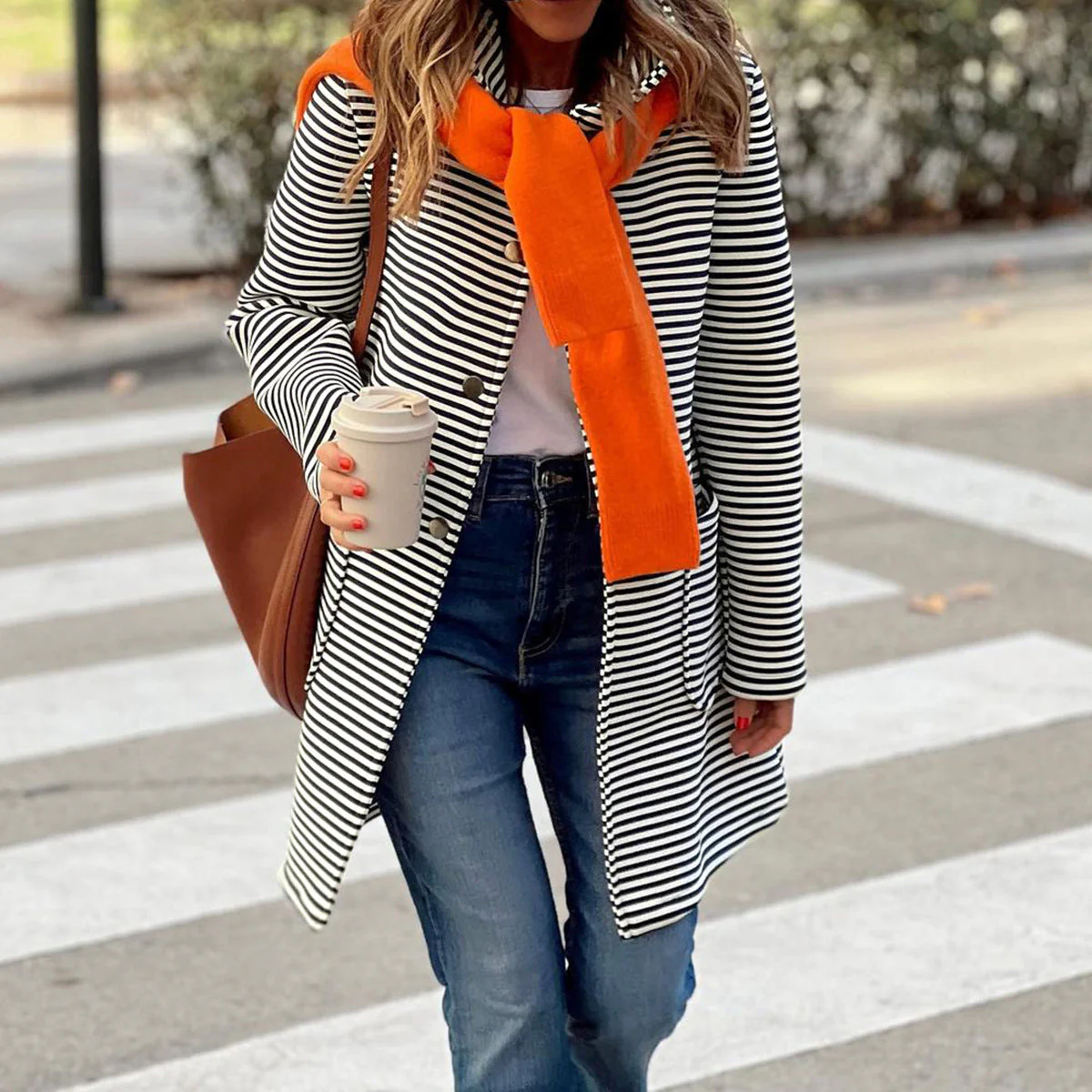 Damen Gestreifter Trenchcoat mit Modischem Schal und Hoher Funktionalität Heidi-Mode - Image 4