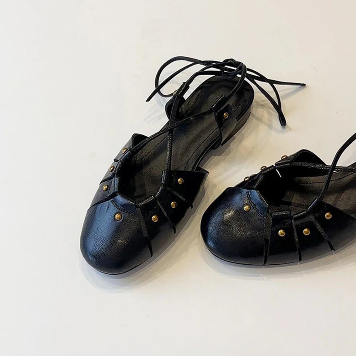 Damen Halbschuhe mit modischem Schnürdesign und stilvollen Studdetails Heidi Mode - Image 2