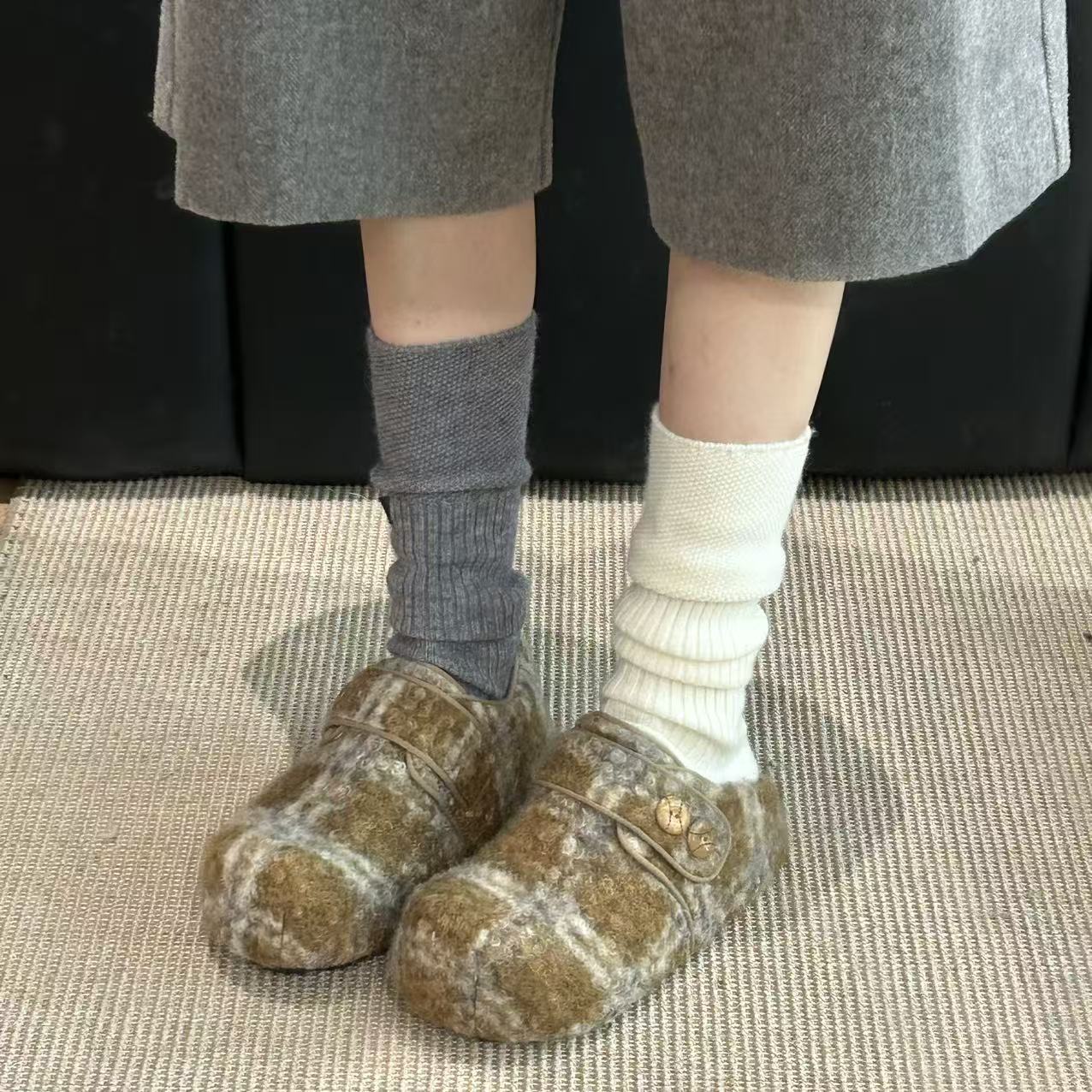 Damen Hausschuhe aus hochwertigem Filz mit praktischem Knopfverschluss Heidi Mode - Image 7