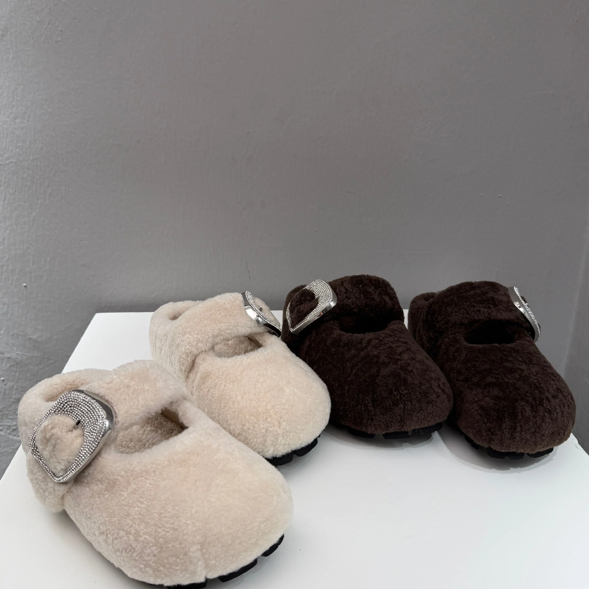 Damen Hausschuhe aus weichem Fleece mit modischem Schnallenverschluss Heidi Mode - Image 4