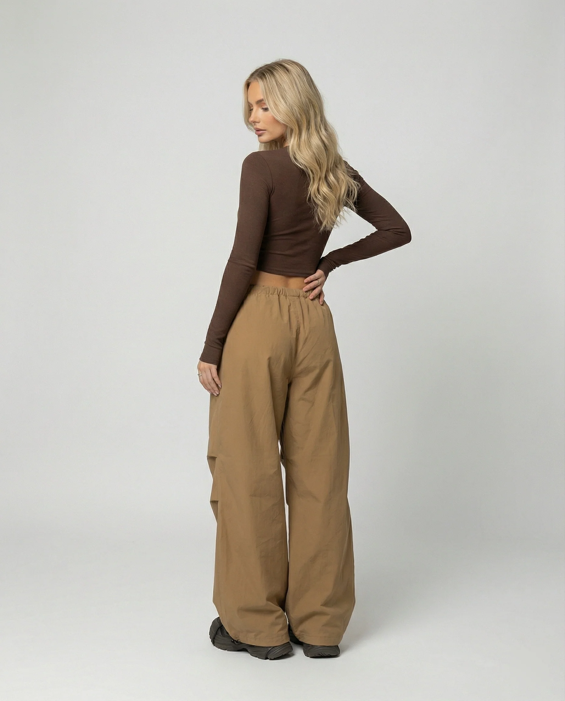 Damen hochgeschnittene extraweite Streetwear-Hose mit Tunnelzugbund, markanten Kniefalten und weitem Beinverlauf Heidi-Mode - Image 4