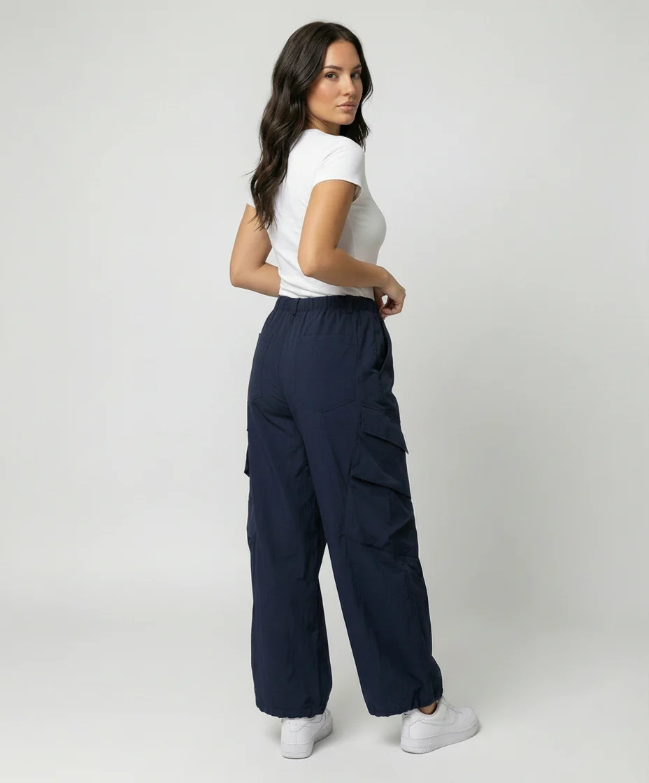 Damen nan hochgeschnittene weite Freizeit-Hose im Utility-Look mit großen Klappentaschen und Kordelzugbund Heidi-Mode - Image 4