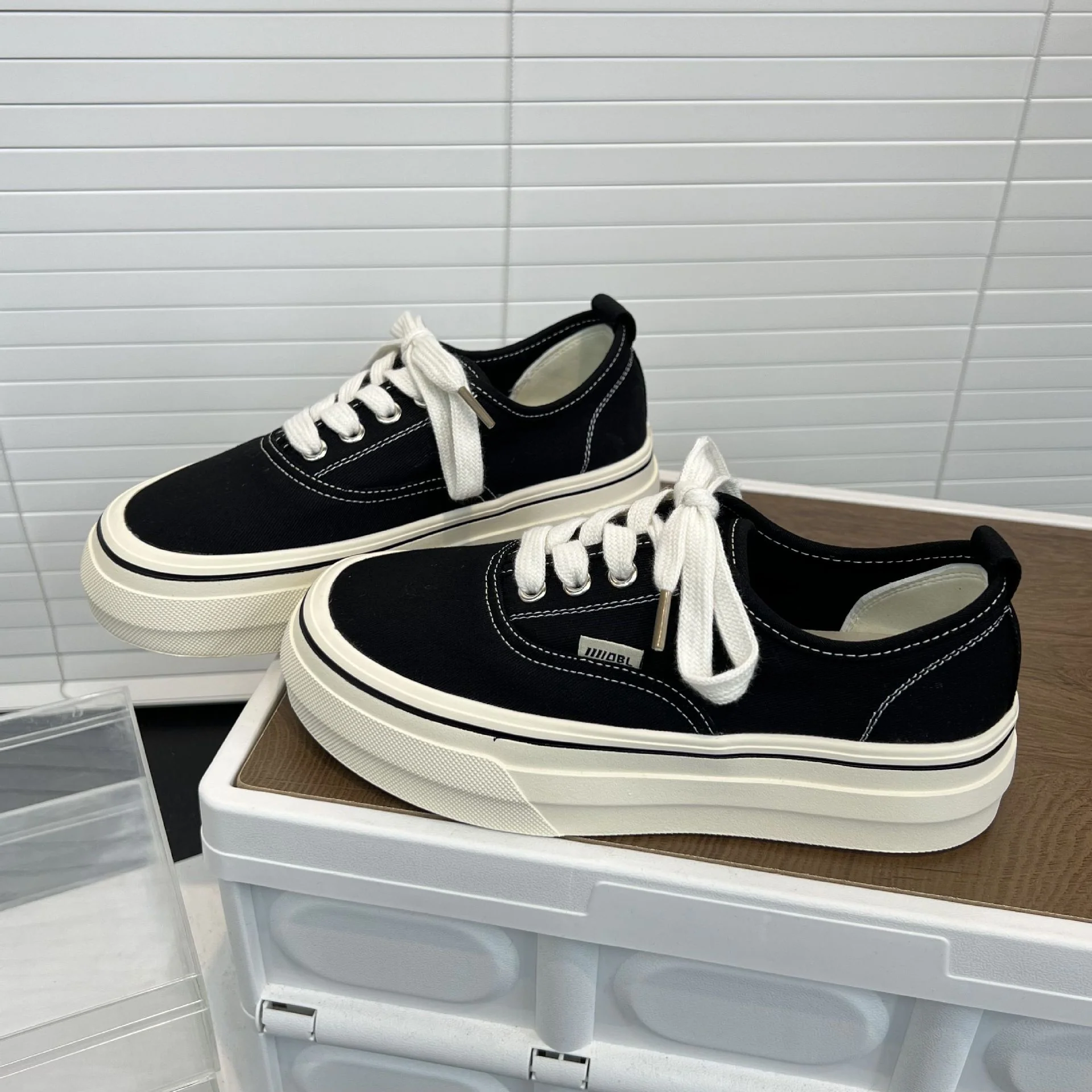 Damen Hochwertige Sneakers mit komfortabler Schnürung und stabiler Gummisohle Heidi Mode - Image 3