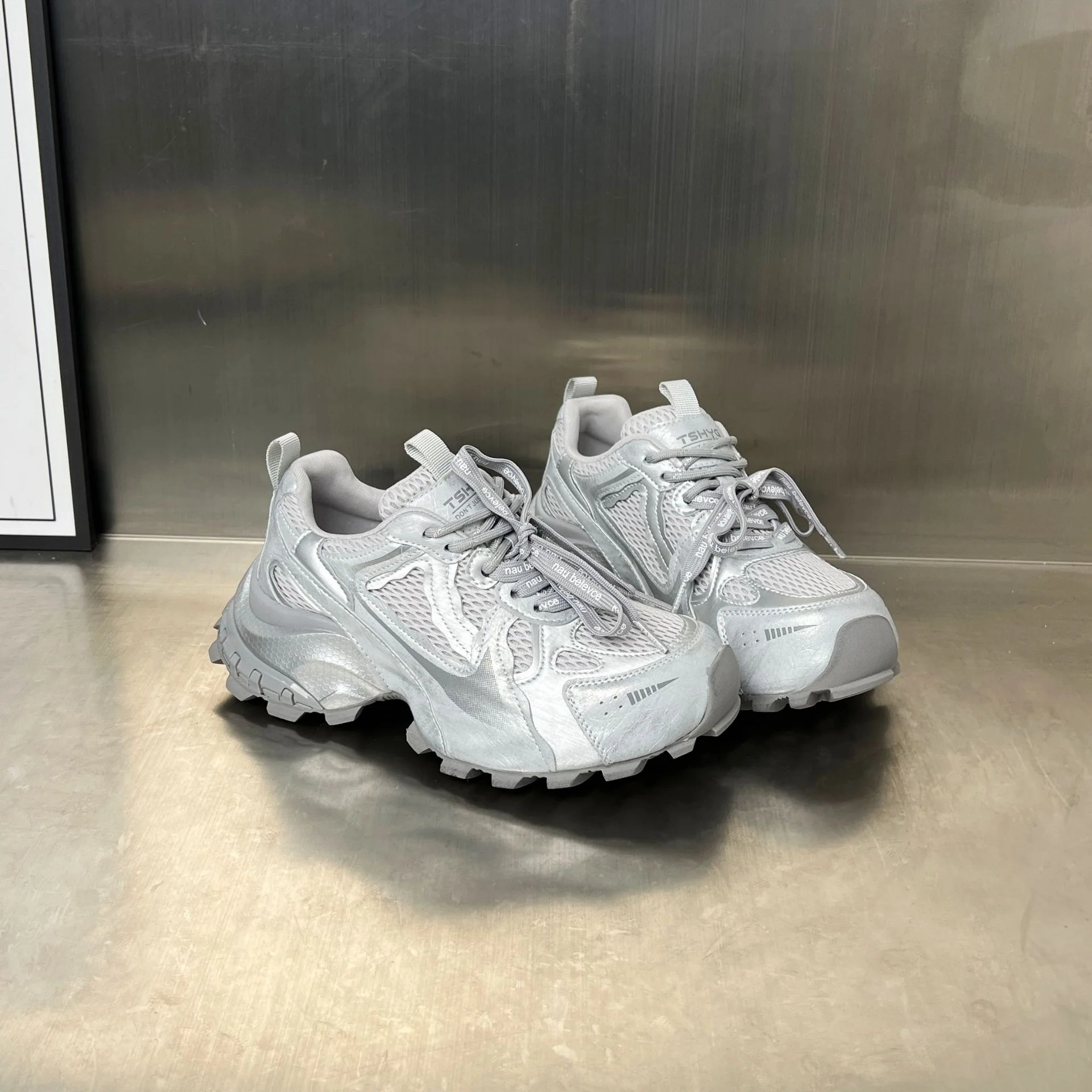 Damen Hochwertige Sportsneaker mit griffiger Laufsohle und atmungsaktiver Netzkonstruktion Heidi Mode - Image 4