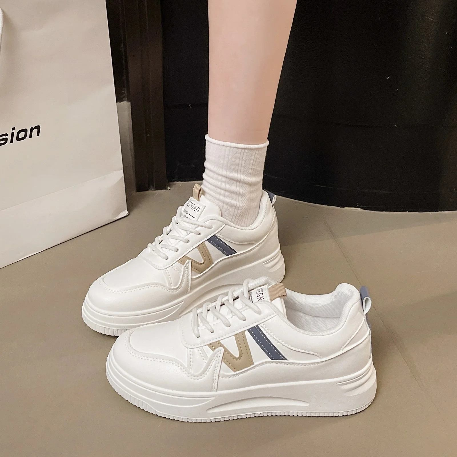 Damen Hohe Plattform-Sneaker mit orthopädischer Dämpfung und stylischem Design Heidi Mode - Image 3