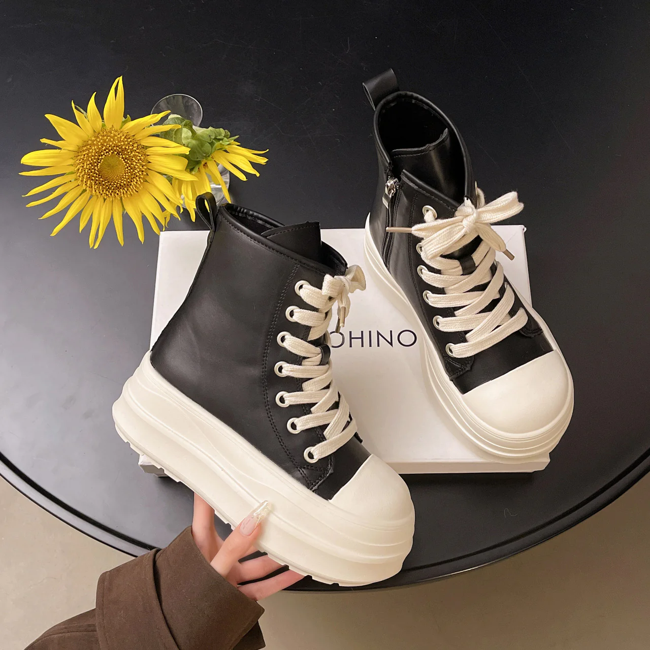 Damen hohe Sneakers mit Plateau-Sohle und elegantem Schnürsystem Heidi Mode - Image 2