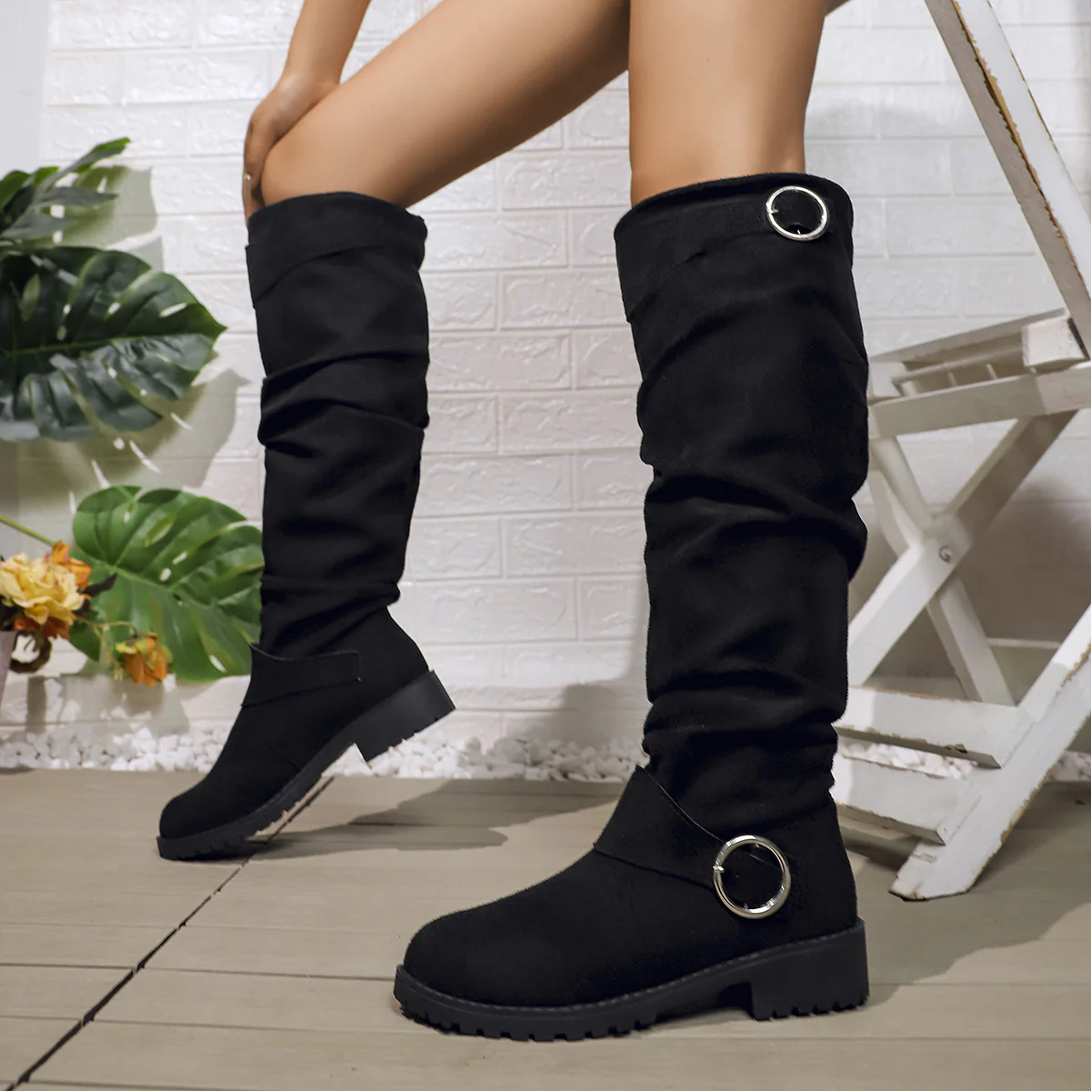 Damen hohe Stiefel mit modischem Rüschen-Design und dekorativem Riemen Heidi Mode - Image 6