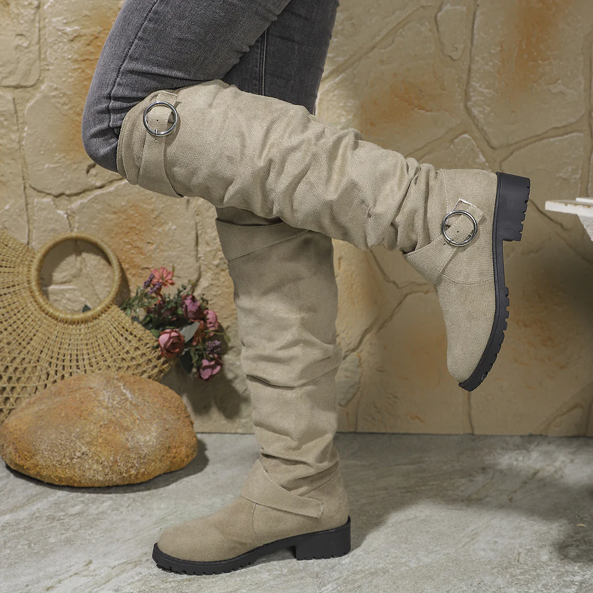 Damen hohe Stiefel mit modischem Rüschen-Design und dekorativem Riemen Heidi Mode - Image 7