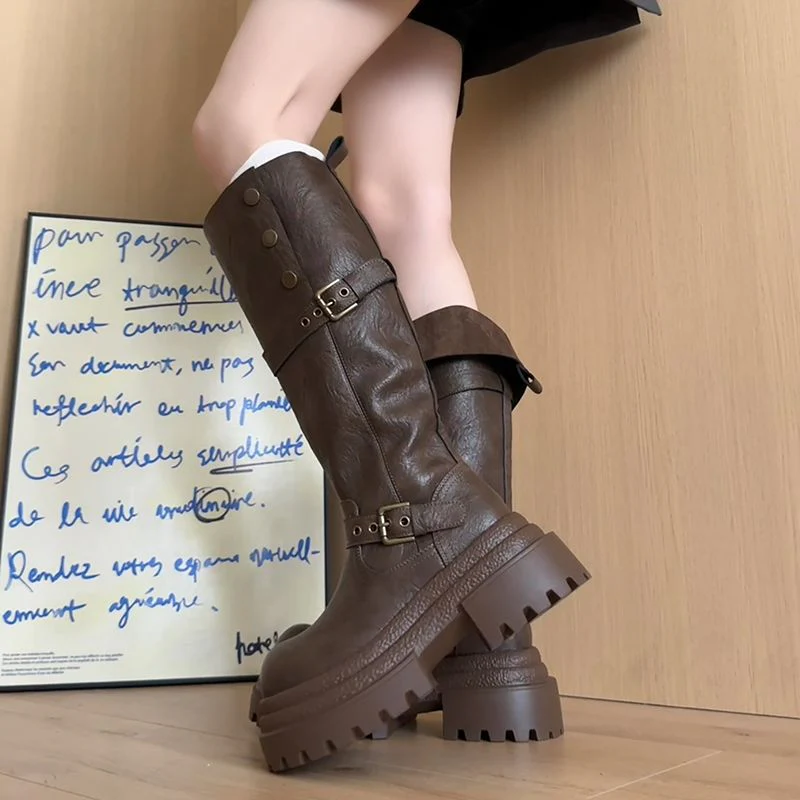 Damen hohe Stiefel mit modischem Schnallendesign und robustem Sohlenprofil Heidi Mode - Image 3