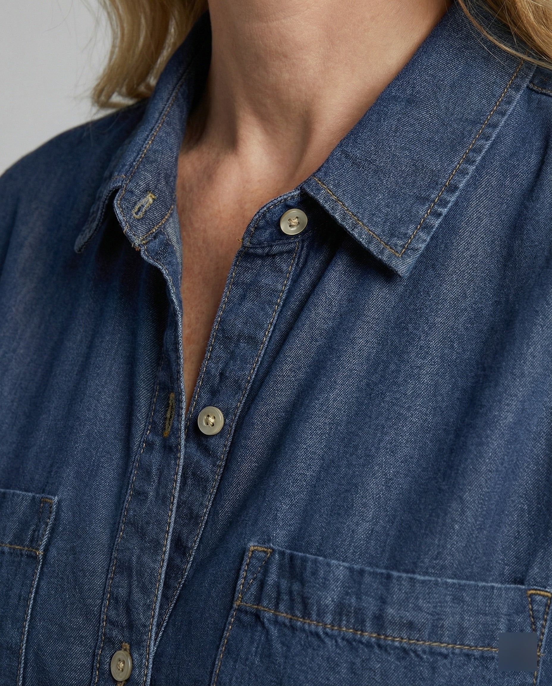 Damen Jeanshemdkleid mit klassischem Schnitt - Image 4