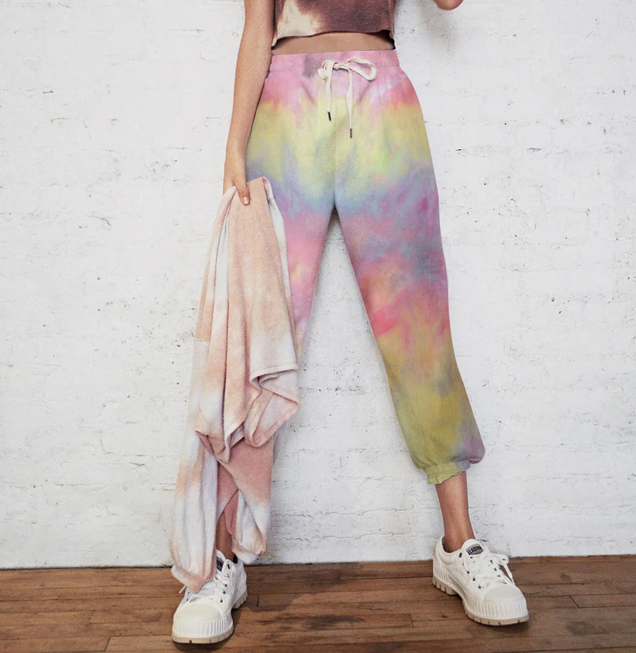 Damen Jogginghose im kreativen Batikdesign mit elastischem Bund und praktischen Taschen Heidi-Mode - Image 6